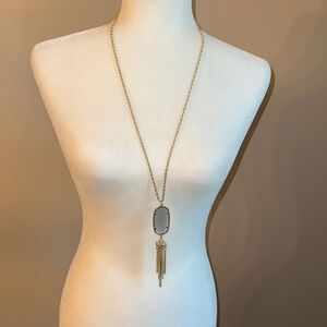 Elegant Gold Pendant Necklace